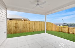 1/5 Bradbury Place, Maleny, Qld 4552