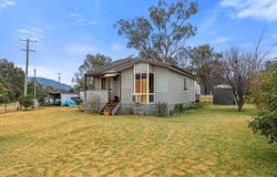 2 Waverley Street, Gundy, NSW 2337