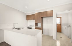 13/2 Clare Burton Crescent, Franklin, ACT 2913