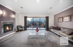 8 Mosman Grove, Taylors Hill, Vic 3037