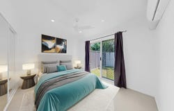 2/4 Kenny Drive, Labrador, Qld 4215