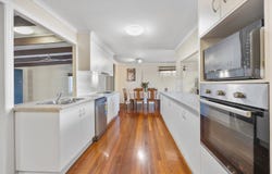 8 Warren Street, West Gladstone, Qld 4680