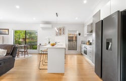 2/37 Tallebudgera Drive, Palm Beach, Qld 4221