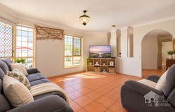 16 Danvers Court, Hillcrest, Qld 4118
