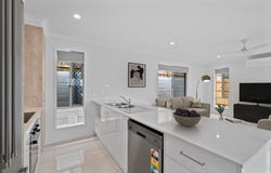 15 Midnight Crescent, Spring Mountain, Qld 4300