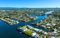 33 Mcilwain Drive, Mermaid Waters, Qld 4218