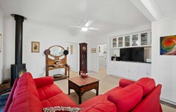 6 Hill Street, Clunes, Vic 3370