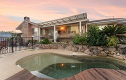 1 Coombe Avenue, Hope Island, Qld 4212