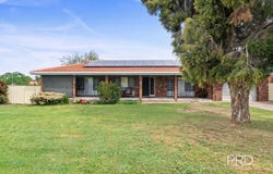 2 Pinaroo Drive, Glenfield Park, NSW 2650