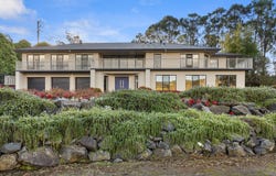 16 Harveys Road, Allambee South, Vic 3871