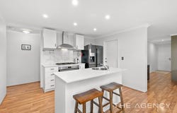 42 Aquamarine Parade, Treeby, WA 6164