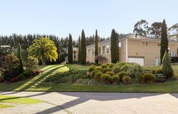 1 Harcourt Place, Lower Plenty, Vic 3093