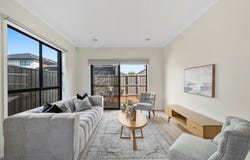 8 Adelaide Circuit, Donnybrook, Vic 3064