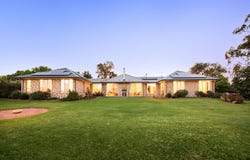 10 Hawksview Road, Wirlinga, NSW 2640