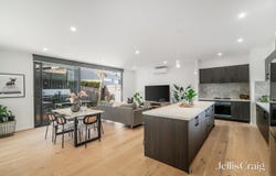 2/14 Fairway Road, Doncaster, Vic 3108
