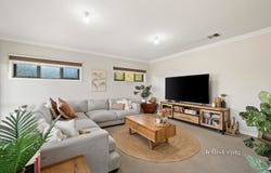 1 & 2/63 Victoria Road, Chirnside Park, Vic 3116