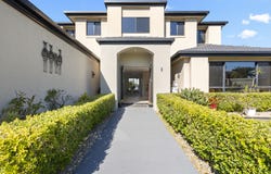 8 Parkwater Point, Helensvale, Qld 4212