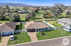 11 McKinlay Place, Tamworth, NSW 2340
