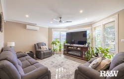4 Yarra Close, Kearns, NSW 2558