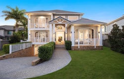 1 Royal Mews, Sovereign Islands, Qld 4216