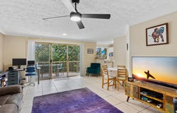 9/35-37 Huth Street, Labrador, Qld 4215