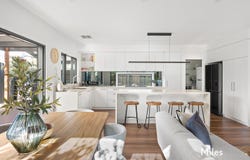 2 Kelvin Grove, Thornbury, Vic 3071