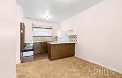 1/50 Hibiscus Crescent, Newcomb, Vic 3219