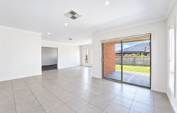 25 Eliston Avenue, Clyde, Vic 3978