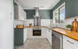 5 Tuttumburra Court, Ferny Hills, Qld 4055