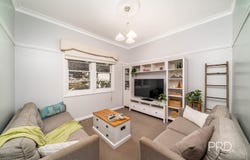 4 Young Street, Turvey Park, NSW 2650