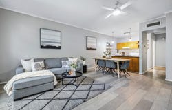 1/2 Moore Street, Southbank, Vic 3006