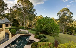 20 Kintyre Street, Brookfield, Qld 4069