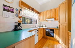 2 Rholanda Crescent, Springwood, Qld 4127