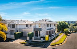 25 South Bay Drive, Varsity Lakes, Qld 4227