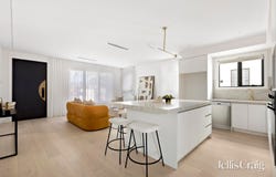 2 & 4/11 Laurence Avenue, Airport West, Vic 3042