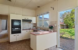 2 Henderson Street, Newtown, Qld 4350