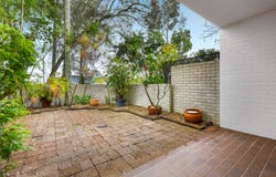 2/26 Holland Court, Broadbeach Waters, Qld 4218