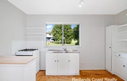 27 Betty St, Macleay Island, Qld 4184