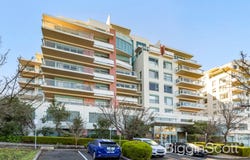 304/1 Sovereign Point Court, Doncaster, Vic 3108