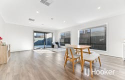 11 Theatre Circuit, Clyde North, Vic 3978