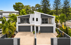 2/37 Tallebudgera Drive, Palm Beach, Qld 4221