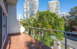 1/25 Montgomery Avenue, Main Beach, Qld 4217