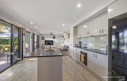 71 Harvey Street, Russell Island, Qld 4184