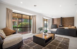 6 Bowkett Close, Romsey, Vic 3434