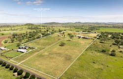 142 Bunkers Hill School Road, Westbrook, Qld 4350