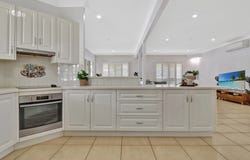 5 Meadow Street, Keppel Sands, Qld 4702