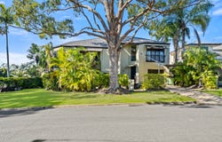 1/7 Sandown Avenue, Bundall, Qld 4217