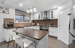 8 Peterborough Drive, Doreen, Vic 3754