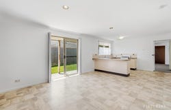 2/12 Endeavour Drive, Cranbourne North, Vic 3977