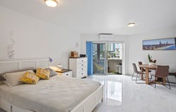 8/9 Holborow Close, Surfers Paradise, Qld 4217